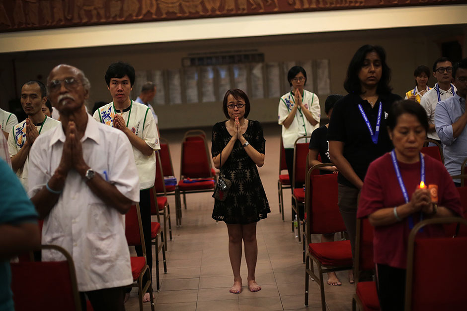 KUALA LUMPUR , 31/3/2014 .Buddhism in Malaysia offers prayer for passengers onboard missing Malaysia Airlines (MAS) flight MH370 at Buddhist Maha Vihara, Brickfields Kuala Lumpur.AWANI / SHAHIR OMAR