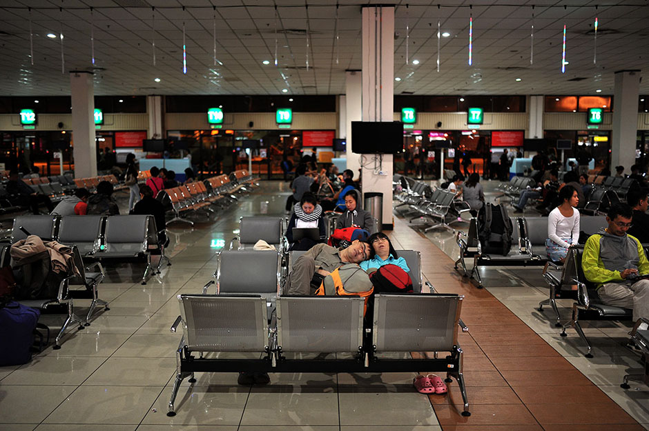 KUALA LUMPUR , 8/5/2014.Passengers take a rest before the departure at Low Cost Carrier Terminal (LCCT) Sepang. On this night LCCT will be last operation and Air Asia will beginning their operation in KLIA2 start on Friday. AWANI / SHAHIR OMAR
