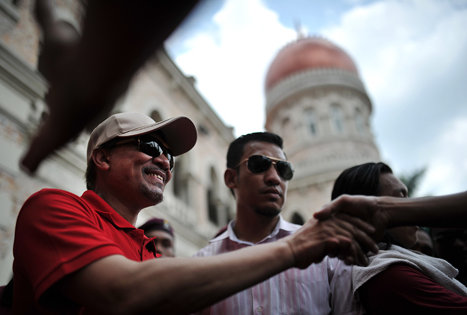KUALA LUMPUR , 1/5/2014.Opposition leader , Anwar Ibrahim shakes hands with protestors during Mayday protest at Sultan Abdul Samad Kuala Lumpur.Malaysia's opposition and activists demonstrate on May Day, also known as Labour Day, against the rising cost of living due to reduced subsidies and increased taxes. AWANI / SHAHIR OMAR